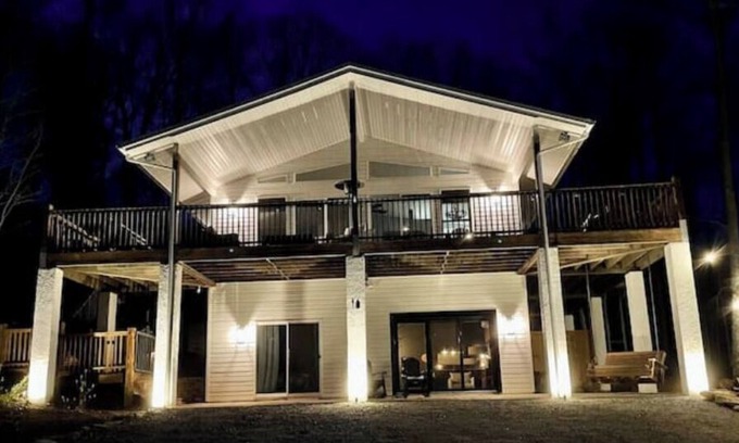 Fairview House | NEW! Laurel Lookout! A luxurious mountain getaway!