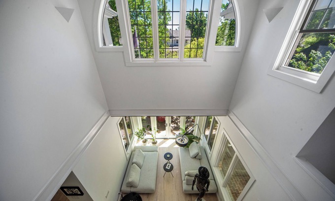 Palo Park House | NEW LISTING 4 private suites+bonus 5th bedroom! Hot Tub on 3/4 acre. Family+Pets