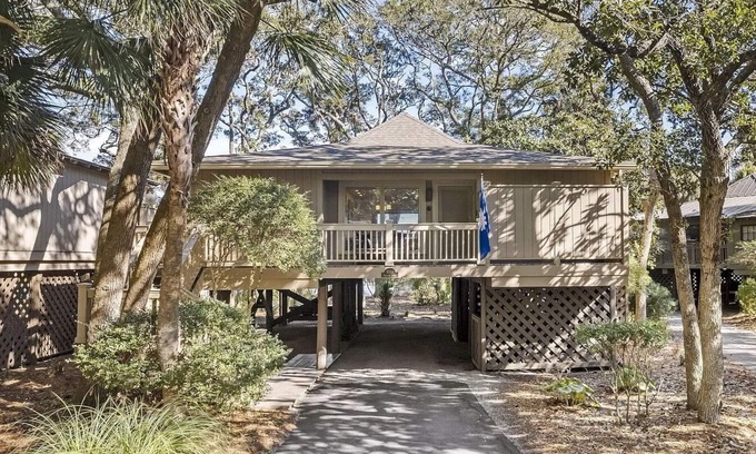 West Beach Cottage | New Listing Charming cottage on lagoon with distant beach view-near Cougar Point