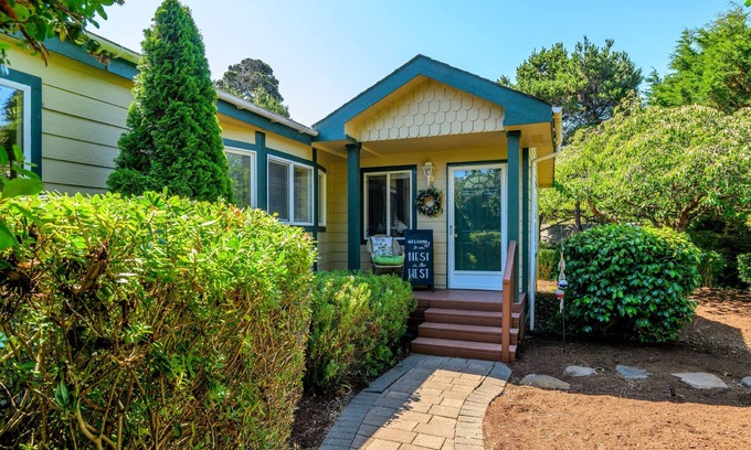 Heceta Beach House | New listing! Charming beach area home in famed Heceta Beach