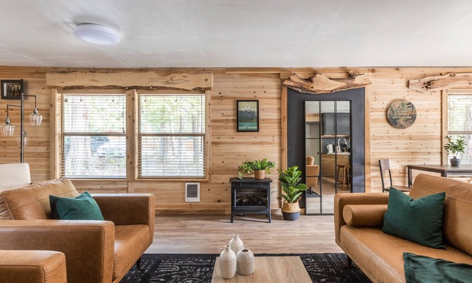 Packwood Cabin | NEW Listing - Little Elk Cabin ~ Hot Tub, Ski, Relax!