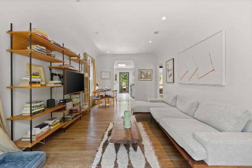 Melrose House | New Listing Midcity West Villa by Colby & Conrad