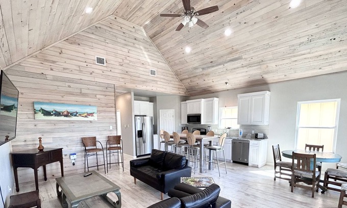 Flour Bluff House | New Listing! Near the Water with Private Pier, Boat Slip & Community Pool!