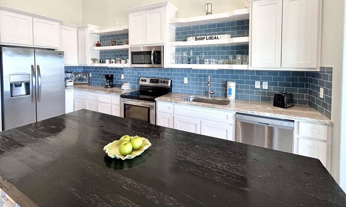 Flour Bluff House | New Listing! Near the Water with Private Pier, Boat Slip & Community Pool!