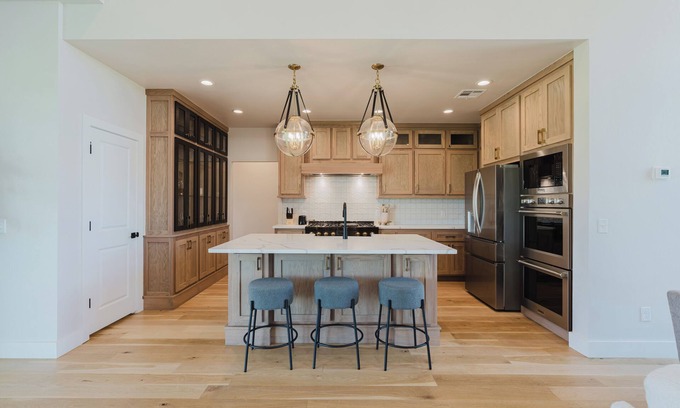 Wheatland House | New Listing! New spacious 6-bedroom in Norman!