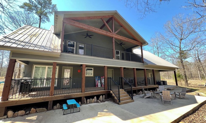Murfreesboro Cabin | New Listing on Little Mo River! Game Room! Relax & Have Fun! 4 Bed, 4.5 Bath
