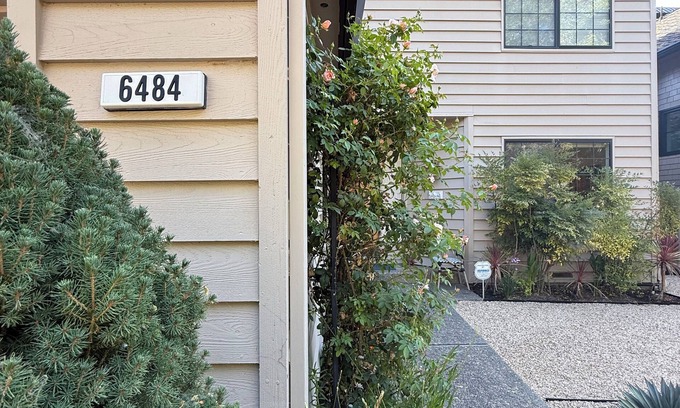 Yountville House | New Listing! Yountville home, 3 bedroom 3 bath house with office in town