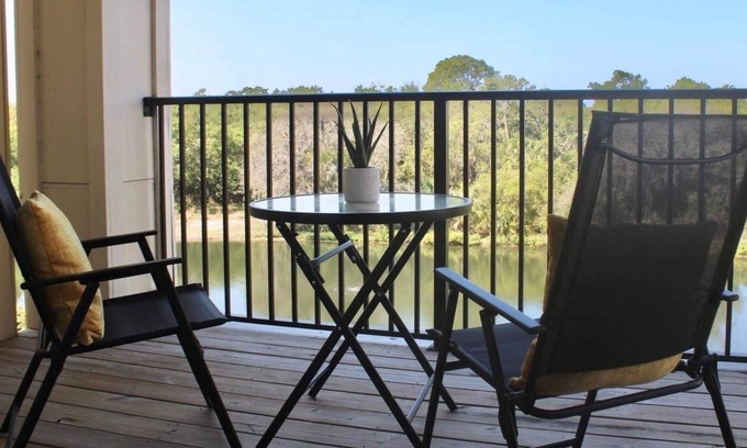 Riverview Apartment | NEW! Luxurious Lakeview Retreat King Size| 1BR/1BA