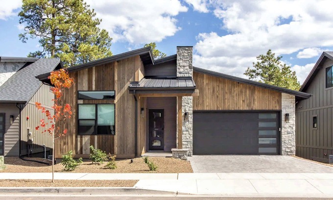 Flagstaff House | New Luxury 2BR Cozy Flagstaff Home Near NAU