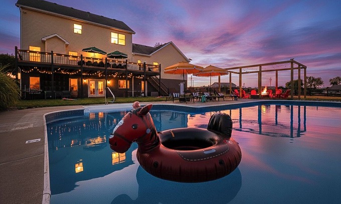 Shelby County House | *NEW* LUXURY HOME: HEATED POOL-HOT TUB-SAUNA-FIREPIT-GAME ROOM-SPEAKEASY-6 BEDS/5 BATHS-5 KING BEDS