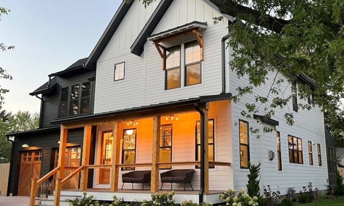 New Buffalo House | New luxury home steps to downtown w/yr round heated pool