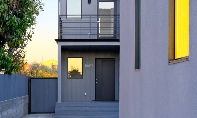 Los Angeles Villa | New Luxury Home with DTLA Views - Ideal for Groups