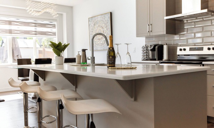 Southwest Edmonton House | New Luxury House in South Edmonton Near Airport, 2 King bds 4 bdrms 4bthrms