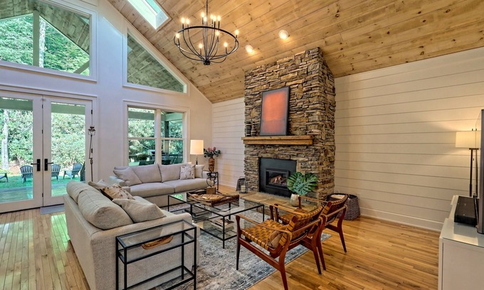 Cashiers House | New Luxury Sapphire Valley CC Home w/Walk-to Resort Amenities & High-Speed Wifi