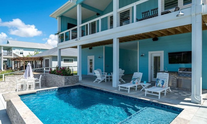 Rockport House | New Luxury water front home-Private pool/on canal