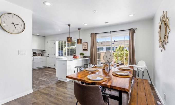 East Palo Alto House | NEW! Mins to Palo Alto, Stanford, Meta w/Firepit, Pet-Friendly!