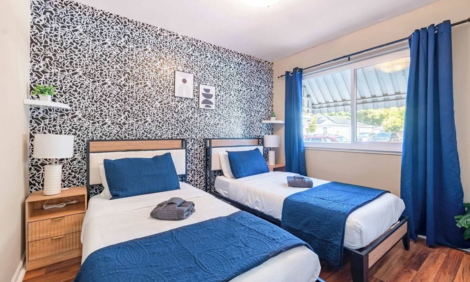 Poets Corner Apartment | New Modern 2BR Berkeley Home – Near UC & Park