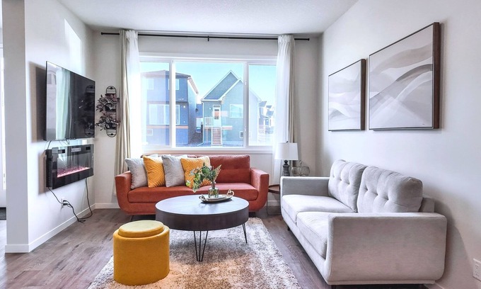 Keith House | New Modern 5BR|3.5BA|2 Living Rms|2Full Kitchen|Arcade Games|near Banff|Sleep10