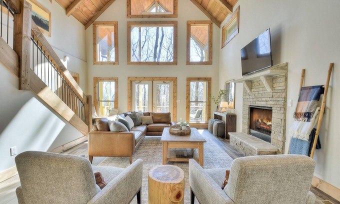 Blue Ridge Cabin | New Modern Cabin w/95FT Zipline & Hot Tub