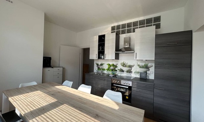 Leitendorf Apartment | New! Modern! City! Parking! Singlesizeroom in Top2