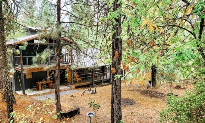 Chattaroy Cabin | NEW! Peaceful Cabin in the Woods