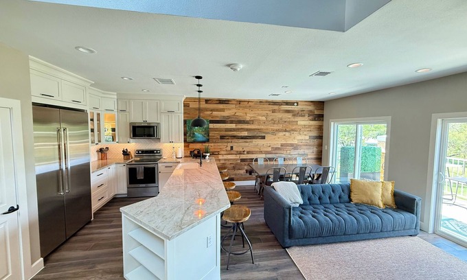 Gruene Condo | NEW Penthouse on the River-4 BR Corner Condo with Iconic Gruene Tower Views