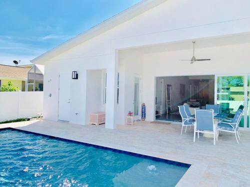 Naples Park House | NEW! Perfect Naples - HEATED SALTWATER POOL