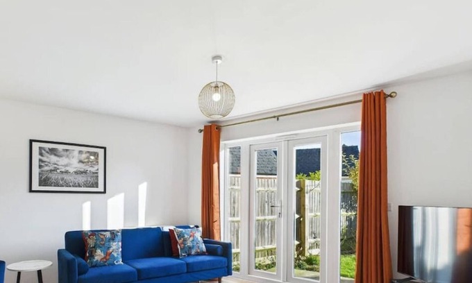 Cheltenham House | *NEW* Prestbury Place | Racecourse | Free Parking