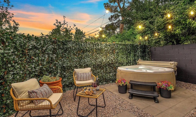West Sedona House | NEW* Private Sedona Guesthouse | Hot Tub, Peaceful Yard, Walk to Restaurants