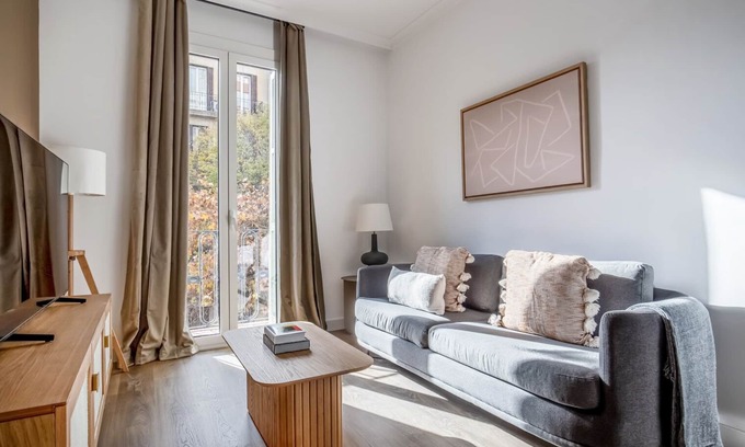 La Sagrada Familia Apartment | New reno Sagrada Familia 1BR w/Roof Access, by Blueground