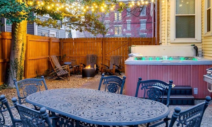 Bonnycastle House | New Renovated 2BR Highland Home Hot Tub Playground