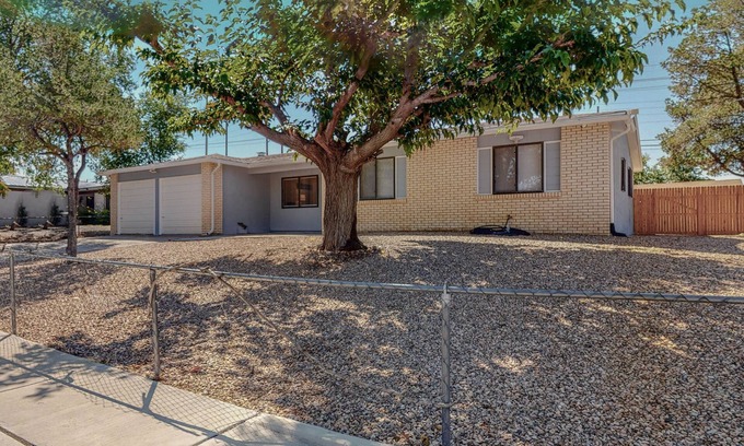 Northeast Heights House | NEW Renovated Private 3/2Home(King)Near Balloon Fiesta Park, Quiet Neighborhood!