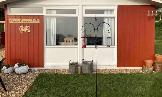 Llanybri Cabin | New Renovation Close to Llansteffan Beach