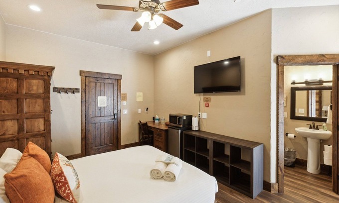 Hildale Apartment | NEW! Room 14 - Capital Reef by Zion Cliff Lodge