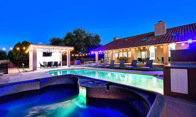 Paradise Valley Village Villa | NEW Scottsdalestays Multimillion Estate,Pool & Pickleball-Basketball Courts.