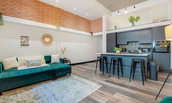 Sheffield City Centre Condo | NEW! Sheffield Duplex, Sleeps 4!