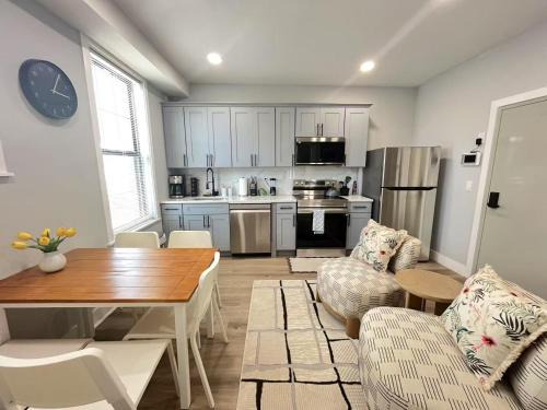 Passyunk Square Apartment | New Spacious 2 bedroom in Central Philly