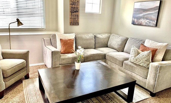 Meridian House | *NEW* Spacious and Cozy with bonus room!