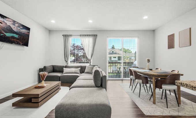Vancouver House | NEW Stunning 3BDRM Family Home In Downtown W/AirHockey