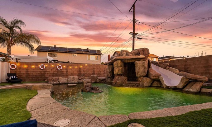 West Covina House | *NEW* Stunning Resort Pool/Jacuzzi House Sleeps 16