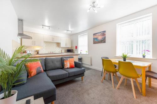 Stockton-on-Tees Apartment | NEW! Stylish 5-Bed Apartment in Stockton-on-tees by Stay With Us, Perfect for Contractors & Large Groups, FREE Parking!