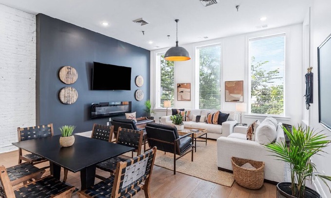 West Main Historic District Condo | New! Stylish Bourbon 3 bed, 2 bath suite. Downtown, Bourbon Trail, Yum Center