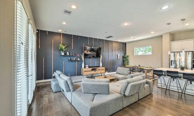 Northside House | NEW! Stylish Houston Townhome ~ 3 Mi to Downtown!