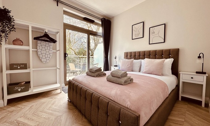 Christchurch Apartment | New, Stylish, Modern Apartment - Close to the beach and Christchurch town centre