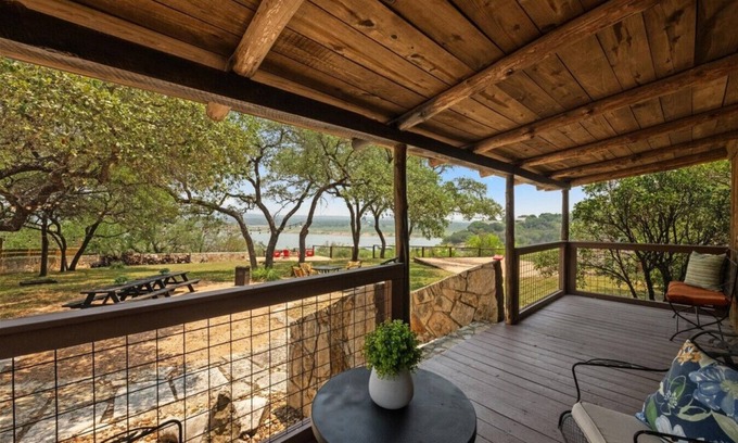 Spicewood Cabin | *NEW Sunrise Lodge - Daybreak Cottage | Lake Views