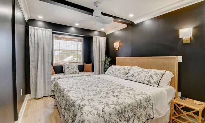 Southwest Apartment | NEW! The Theodora Chase Carriage House- King Beds