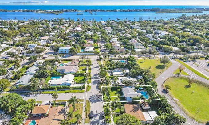 Southside House | *New* Tropical Tide Retreat!