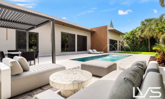 Harbor Beach Villa | NEW Villa Kasakua- LUXE Beach Villa w/ Heated Pool