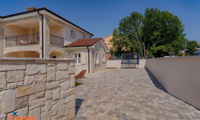 Pinezici Villa | New villa with pool, beach, quiet location - TRAVELER Reiseburo Krk - ID 2140