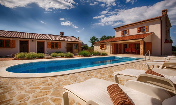 Kras Villa | New villa with pool, garden, children's playground -TRAVELER Reiseburo Krk - ID 2179